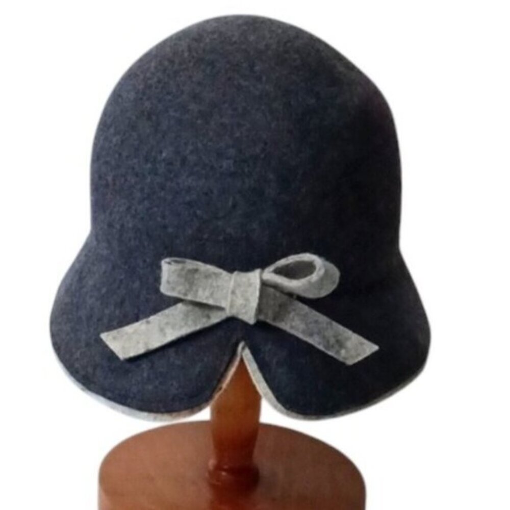 Vintage Lady's Danier Dark Grey Wool Felt Cloche‎ Hat w/Light Grey Ribbon & Trim